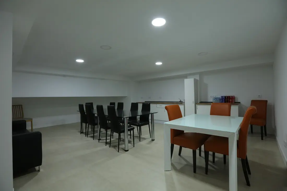 Sala de reuniones de la planta baja del centro